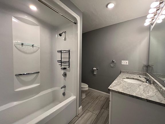 5th image of 18 Bates Ave #4