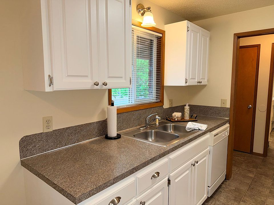 1st image of 4520 SE Ina Ave APT 6