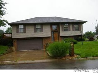 Huntleigh Dr, Belleville, IL 62220