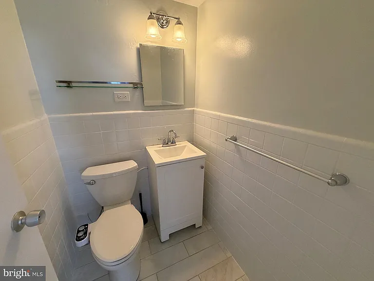 4390 Lorcom Ln #404 — Photo 10