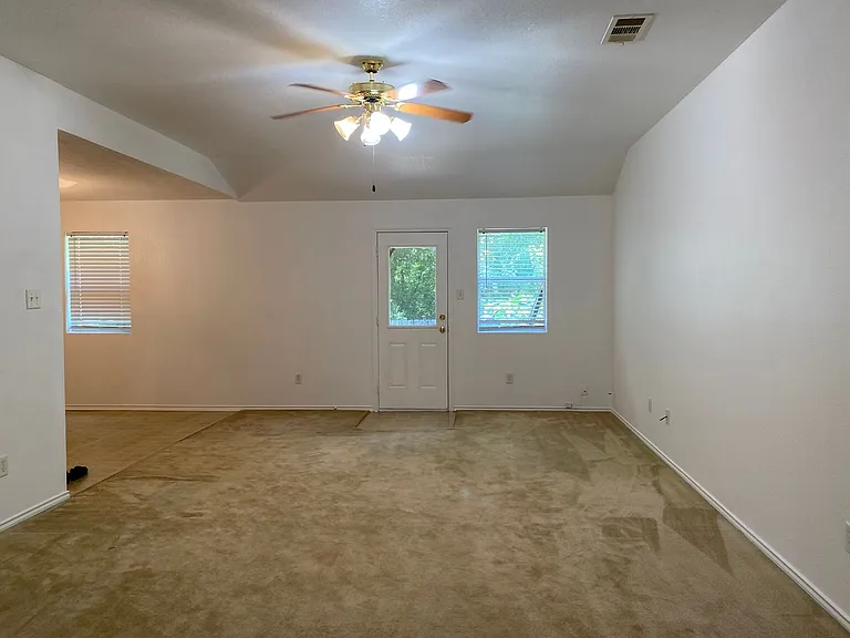 1809 Liberty Hill Dr — Photo 3