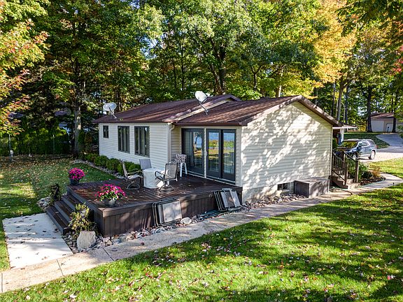 5th image of 10201 Lake Dr
