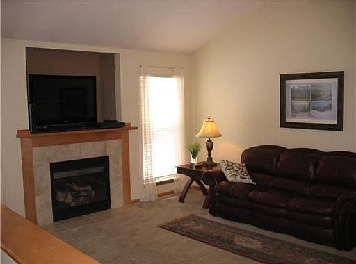 3rd image of 3185 Edgebrooke Dr