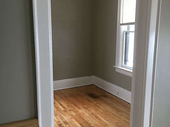 4th image of 919 E Clarke St