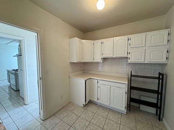 4th image of 2251 29th Ave #2