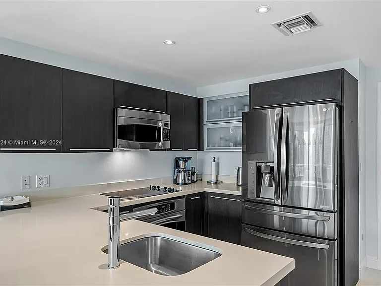 90 SW 3rd St #3501 — Photo 16