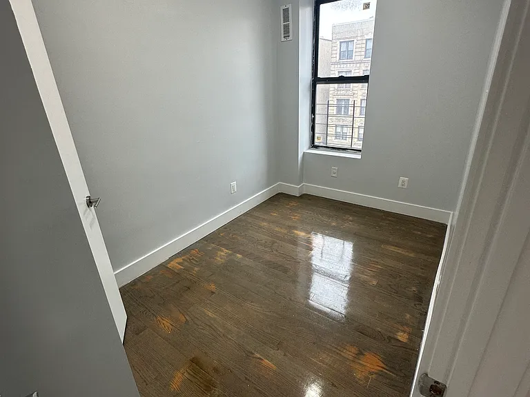 1987 Davidson Ave #10 — Photo 3