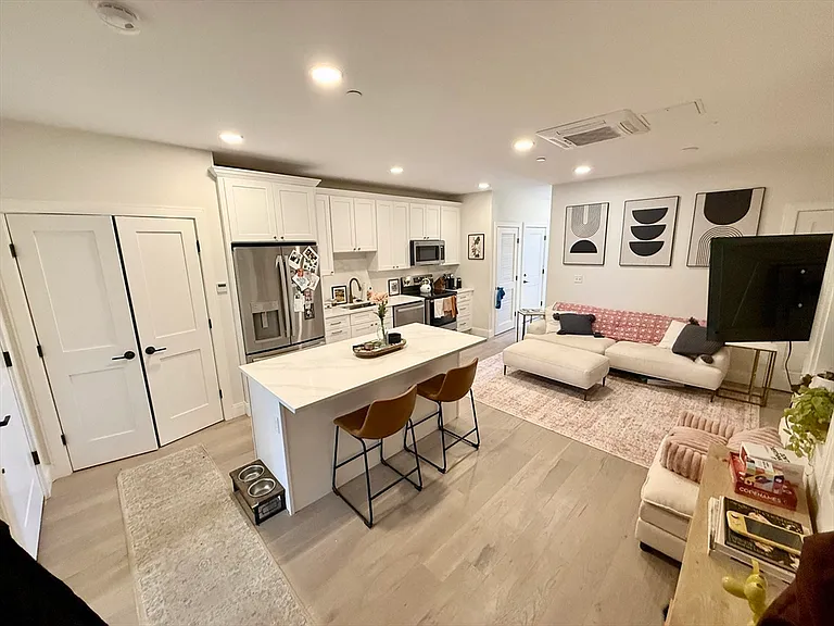 120 Emerson St #3 — Photo 3