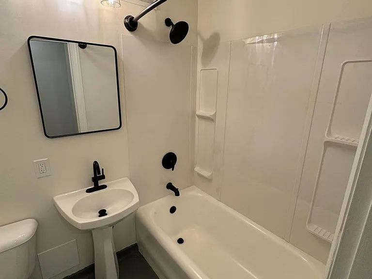 5th & Mercer Apartments — Photo 9