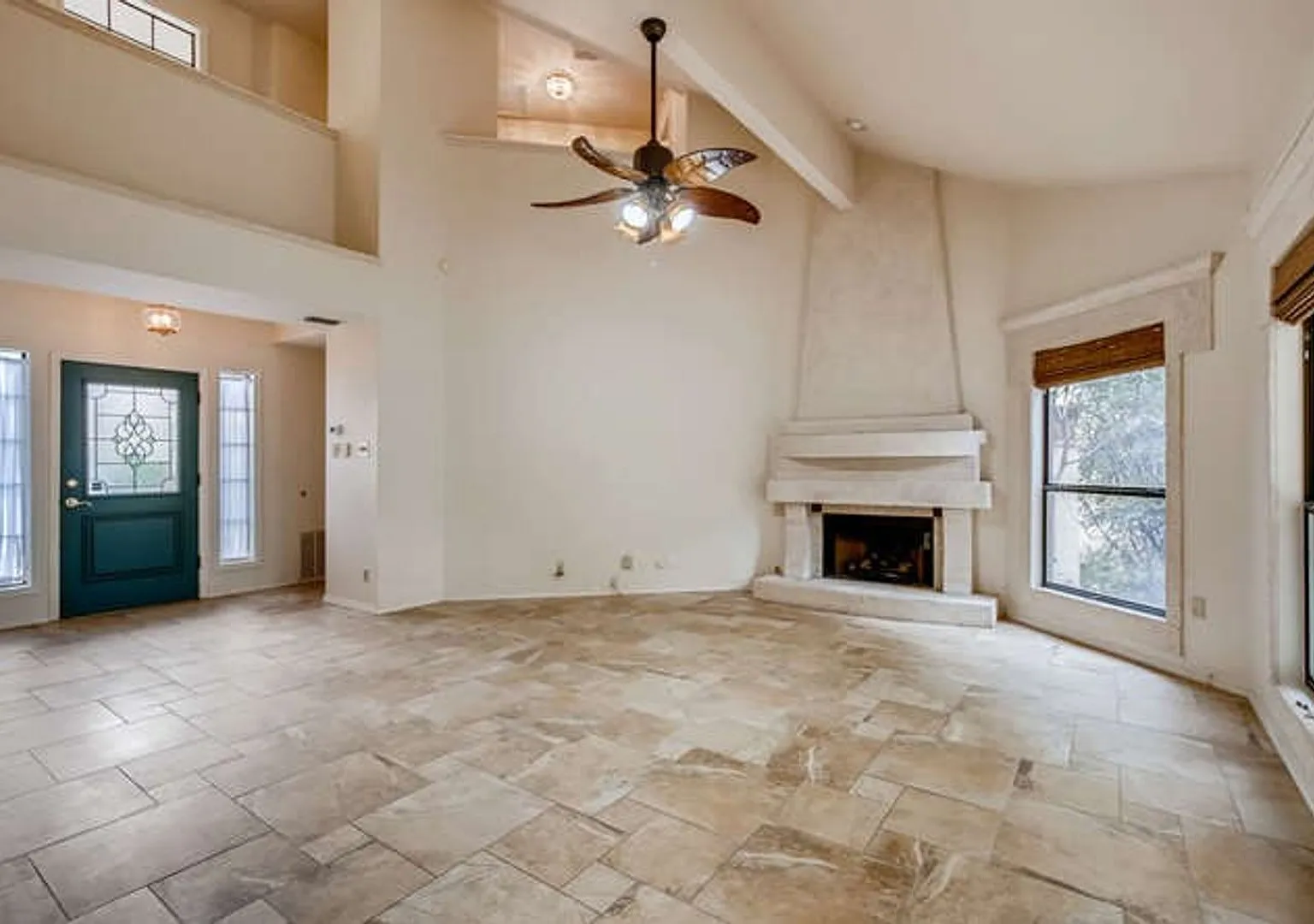Custom 3 BR/2.5 Bath in N.E. San Antonio — Photo 3