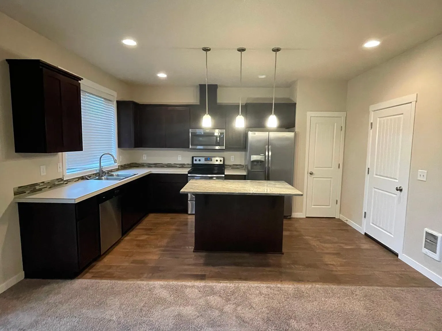 3 bed, 2.5 bath, 1540 sqft, $2,200 — Photo 4