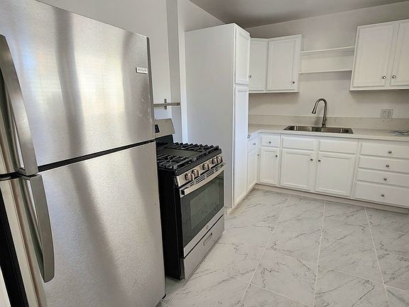 3rd image of 1010 N Orange Grove Ave APT 4