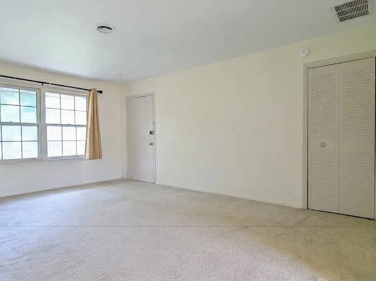230 Washington Sq #D — Photo 2