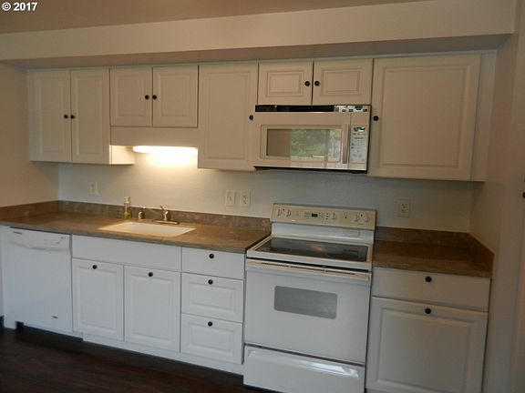 5th image of 15509 NE 28th St