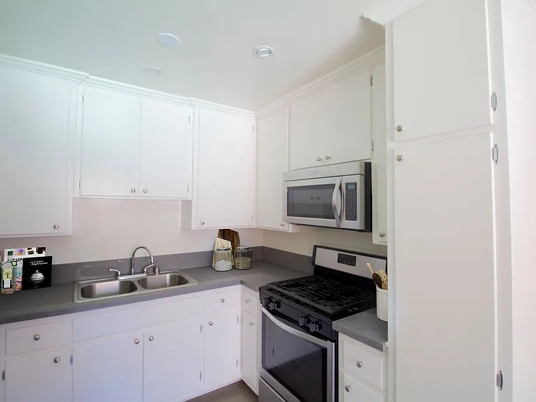 721 Edgewood / 8661 North Beach Keller LLC — Photo 9