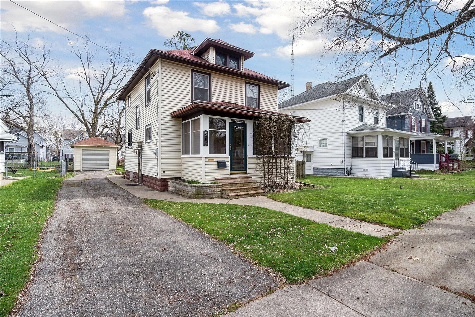 515 N Pleasant St photo 1