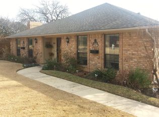 900 Auburn Ct, Arlington, TX 76012