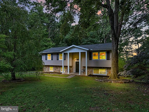3rd image of 25 Woodland Dr