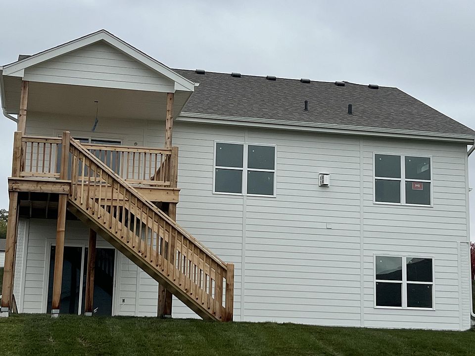 2nd image of 1896 Balsam St