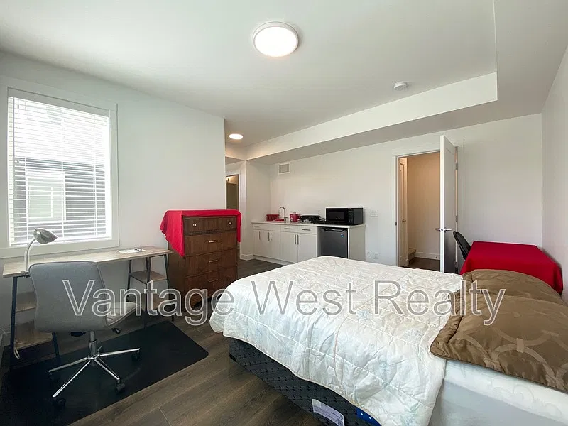 Studio, 1.0 bath, 300 sqft, $1,295 — Photo 3