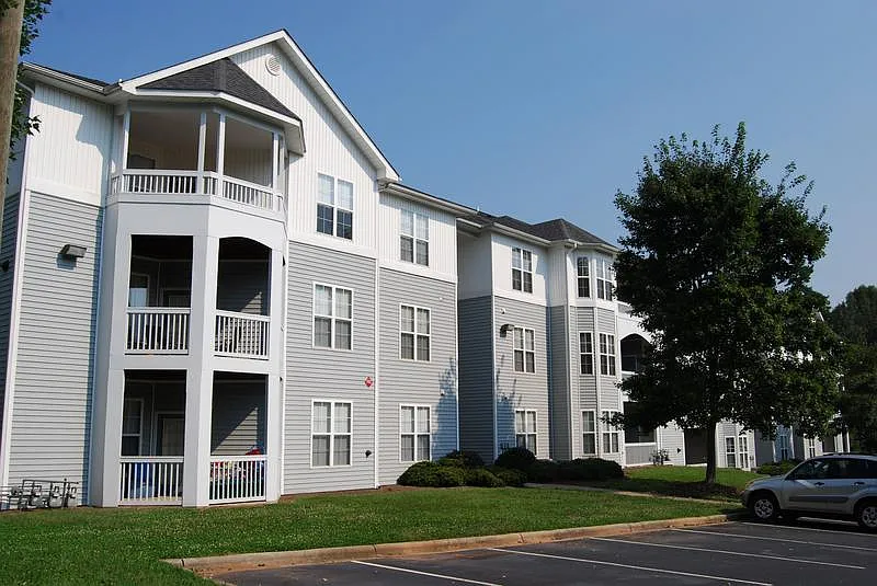 Argyle Place Apartment Homes — Photo 4