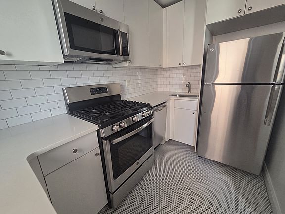 2nd image of 200 E 81st St APT 7C