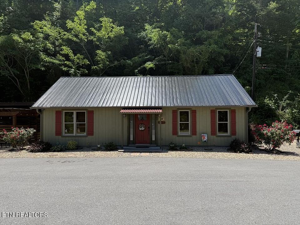 1st image of 840 Sleepy Hollow Rd