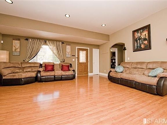5th image of 16113 Windsor Dr