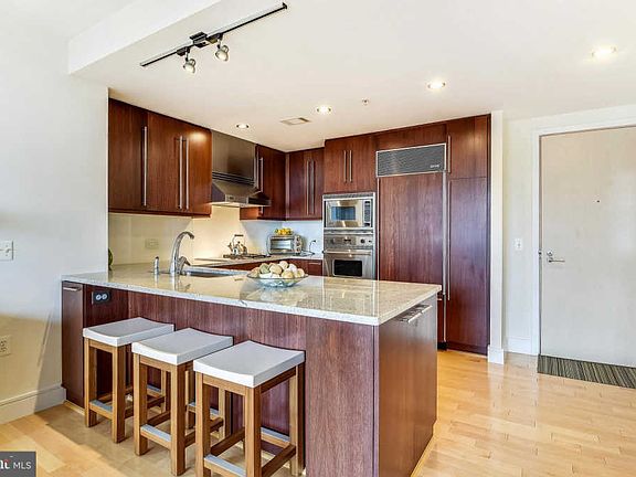 3rd image of 2001 15th St N APT 1410