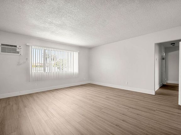 5th image of 2124 S Sycamore Ave #4