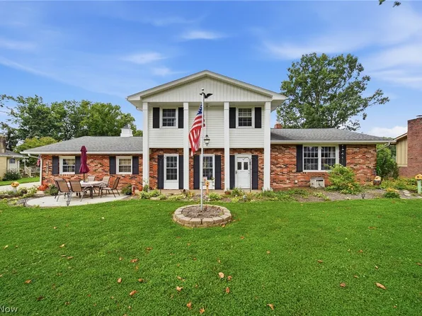 831 Oakcrest Ln NE, Massillon, OH 44646