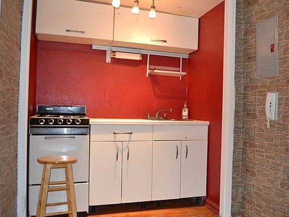 3rd image of 400 Park Pl APT 3H