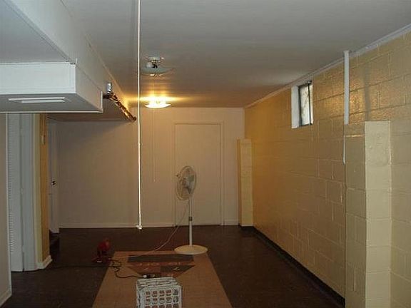 3rd image of 824 W 5th St #Townhouse