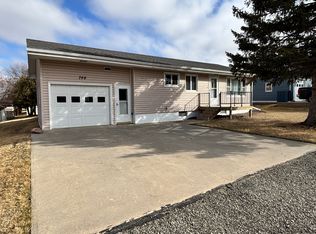 740 W 9th St, Winner, SD 57580