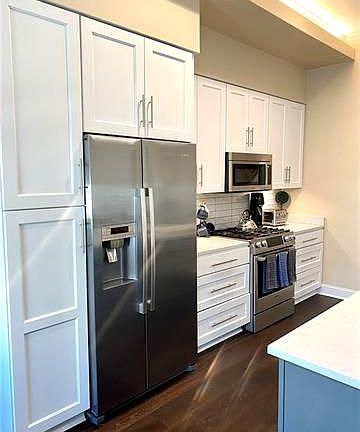 2nd image of 731 Saint Charles Ave Unit 507