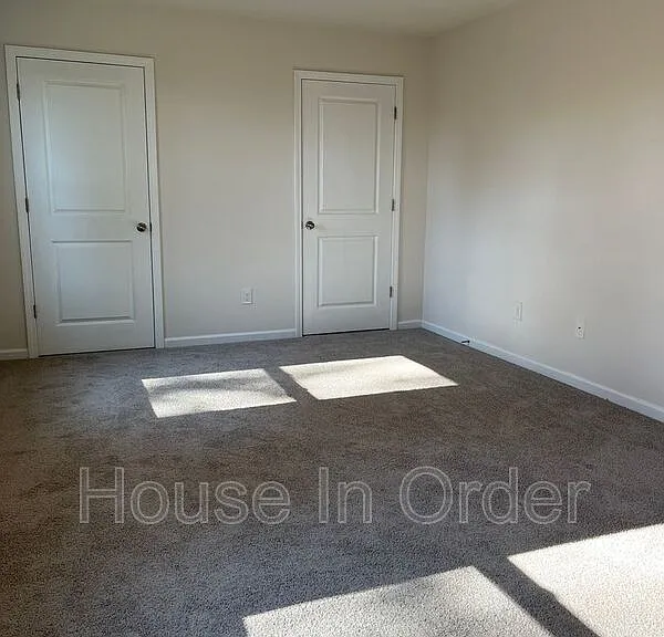 34 Malcolm Ct — Photo 5