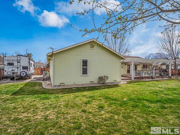 2nd image of 1744 Oakwood Dr