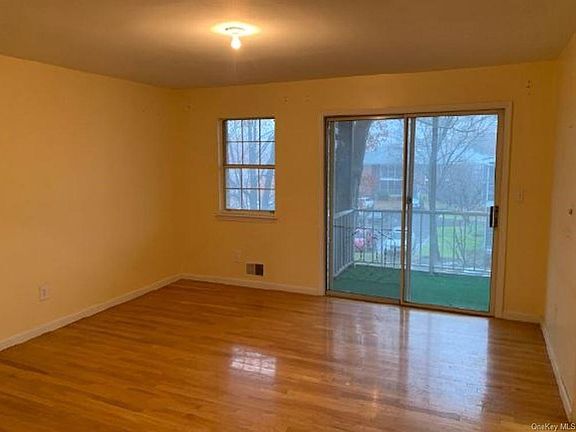 5th image of 96 Bon Aire Cir APT V8