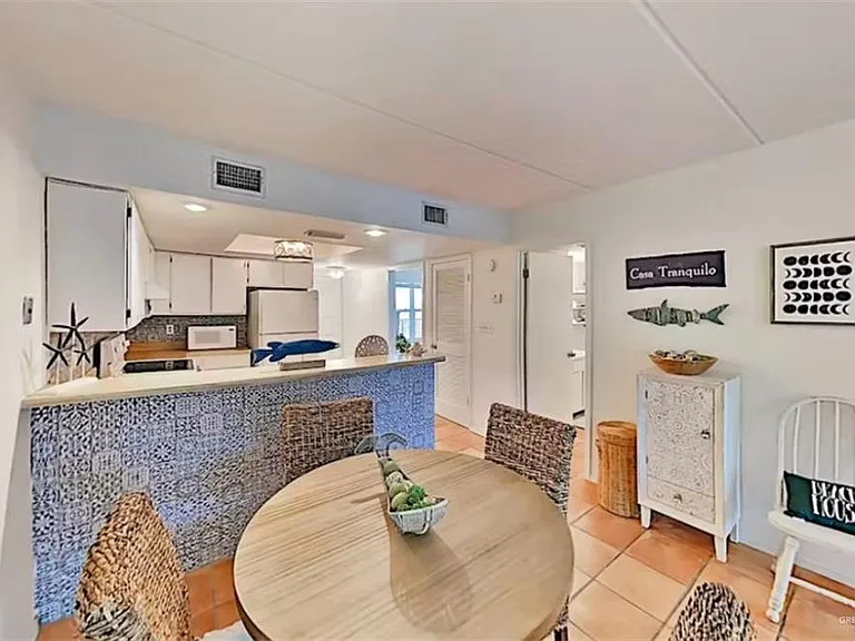 115 E Coronado Dr — Photo 7