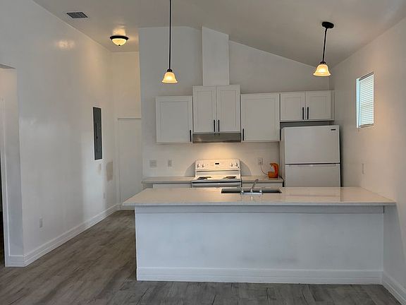 2nd image of 3014 Arlington St #B
