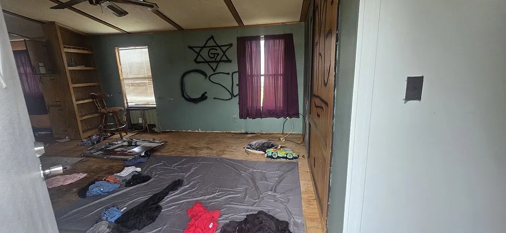 3 bed, 900 sqft, $475 — Photo 4
