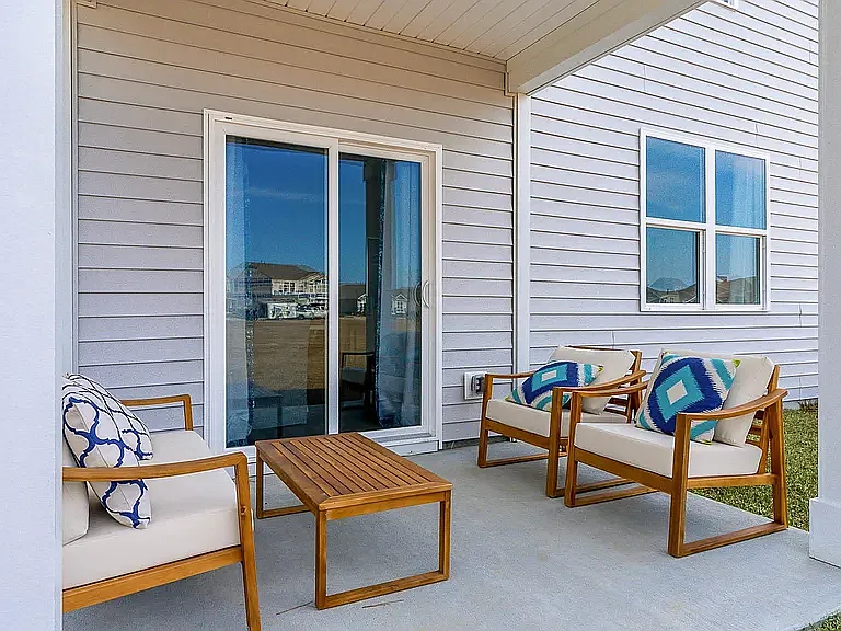 4 bed, 2.5 bath, 2340 sqft, $2,550 — Photo 4