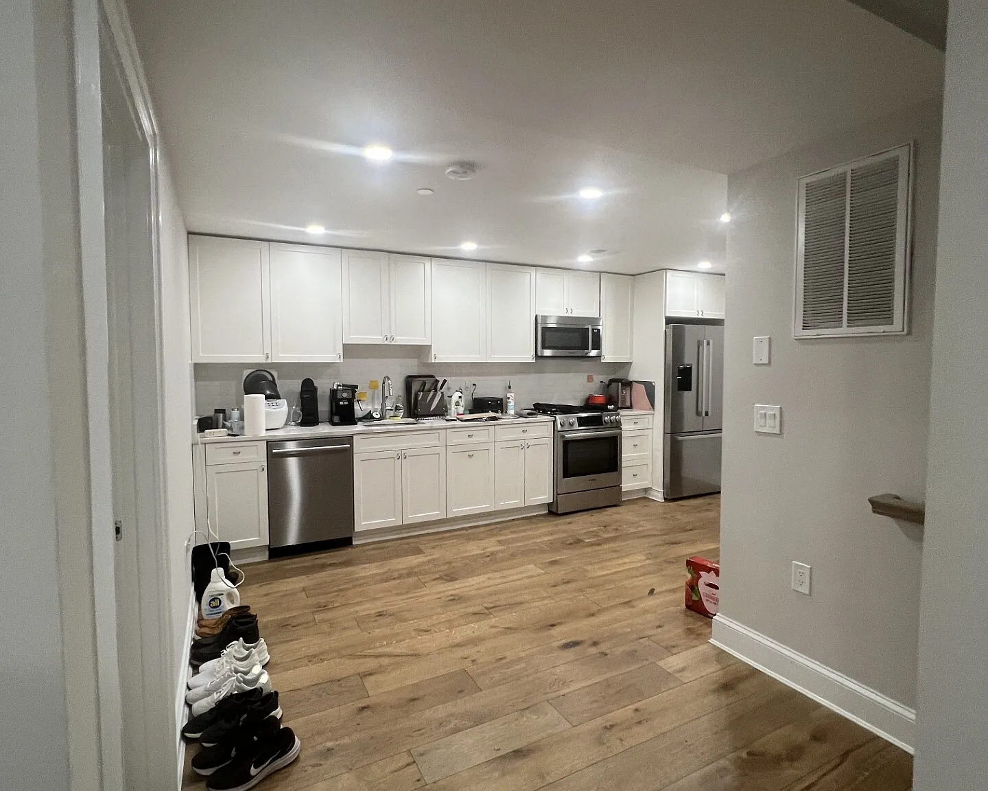 4 bed, 2.0 bath, 1295 sqft, $4,000 — Photo 2