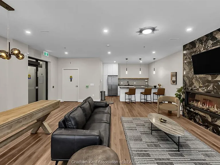 12 Mill St W #412 — Photo 35