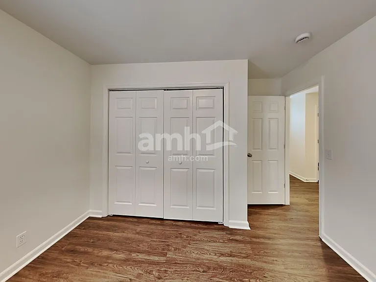 1502 Halifax Dr — Photo 14