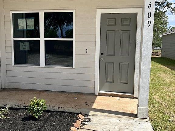 4th image of 409 East Dr