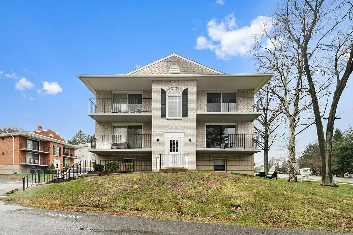 Building Photo - 422 E Woodland Ave #3D