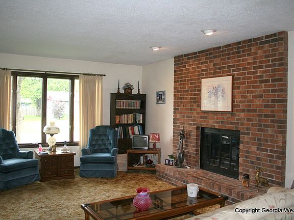4th image of 1200 E 7th St