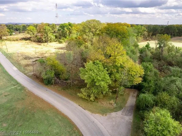 Grand Ave, Roland, OK 74954