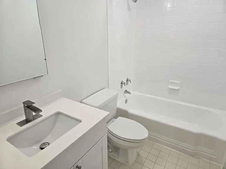Calvert House Apartments — Photo 68
